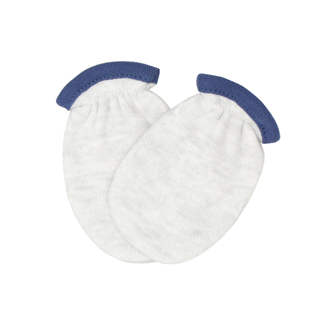Plain white cotton mittens for newborns – gentle and breathable