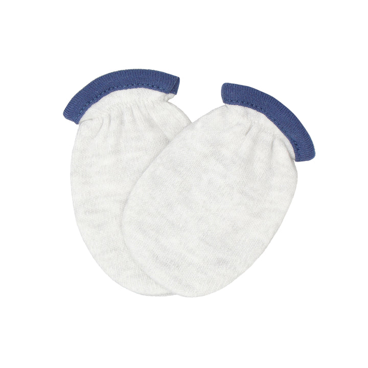 Plain white cotton mittens for newborns – gentle and breathable